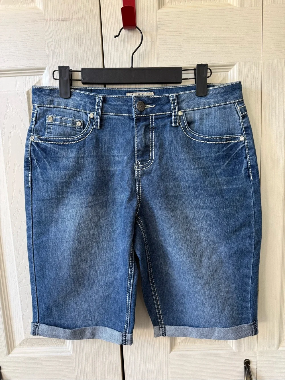 Earl Jeans Y2K Embellished Long Denim Shorts Bling Back Pockets Womens Size 6